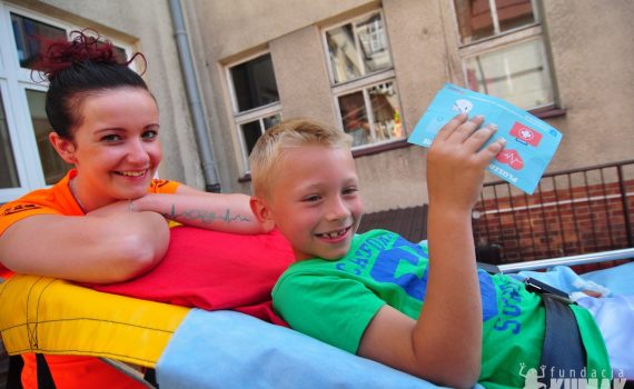 Pluszakowe Pogotowie oraz Fundacja Kumak uczyli pierwszej pomocy dzieci ze Szkoły Podstawowej nr 21 im. Karola Miarki w Rybniku Niedobczycach