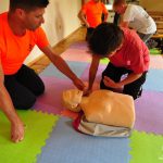 Nauka pierwszej pomocy w szkole w Rybniku. Wakacje bez Przypału w ZSS zorganizowała Fundacja Kumak