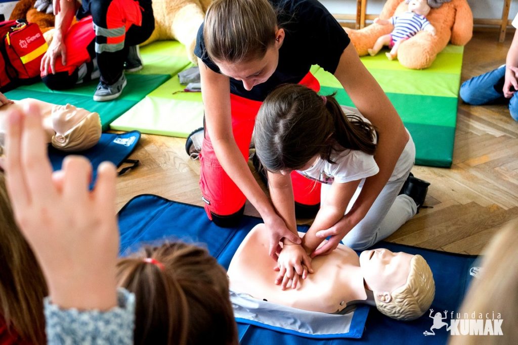 Fundacja Kumak przeprowadziła zajęcia z pierwszej pomocy w szkole podstawowej w Turku